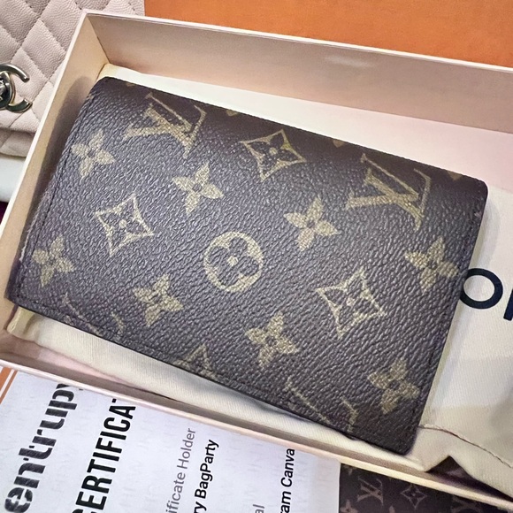 SOLD!Louis Vuitton Monogram Passport wallet! Brand new - Picture 8 of 10